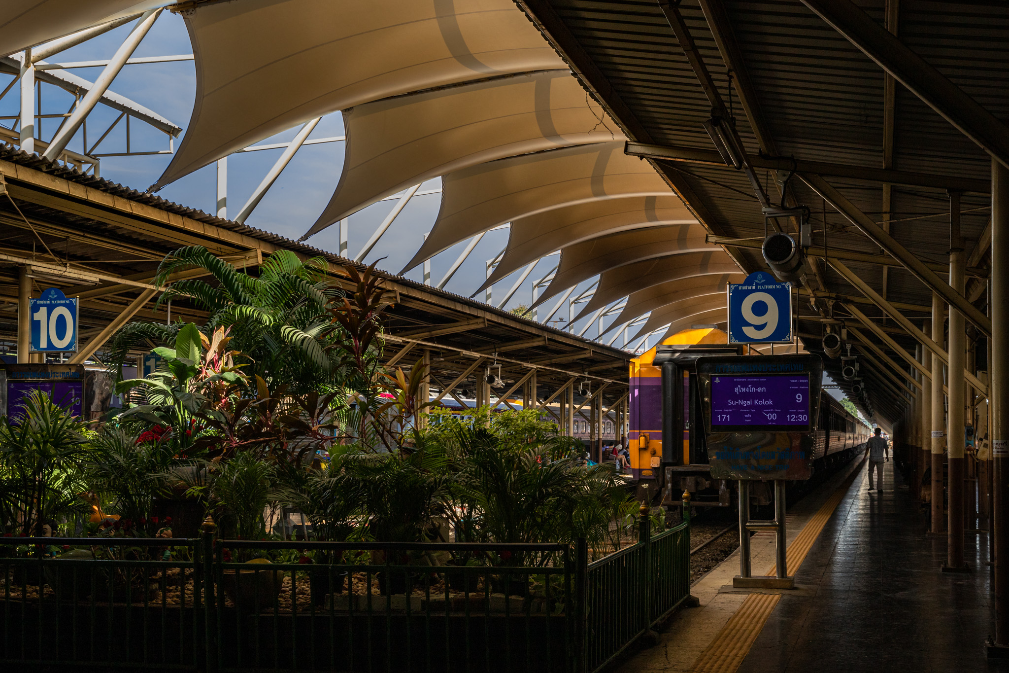 2nd stop the Hua Lamphong MRT and SRT train station