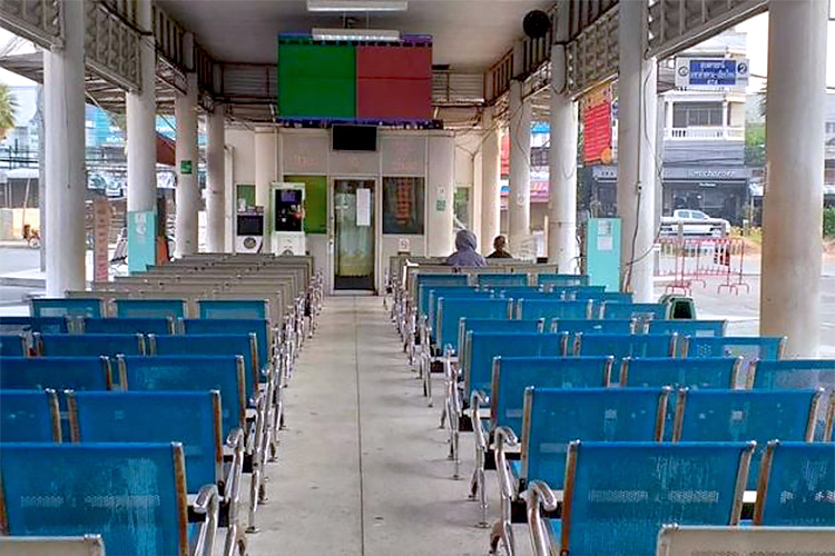 ที่นั่งรอรถภายในสถานีขนส่งผู้โดยสารจังหวัดมหาสารคาม (บขส.มหาสารคาม)