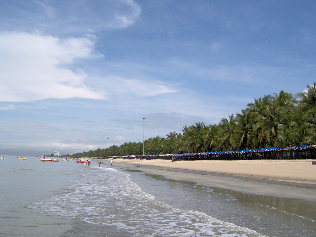 หาดบางแสน ชลบุรี