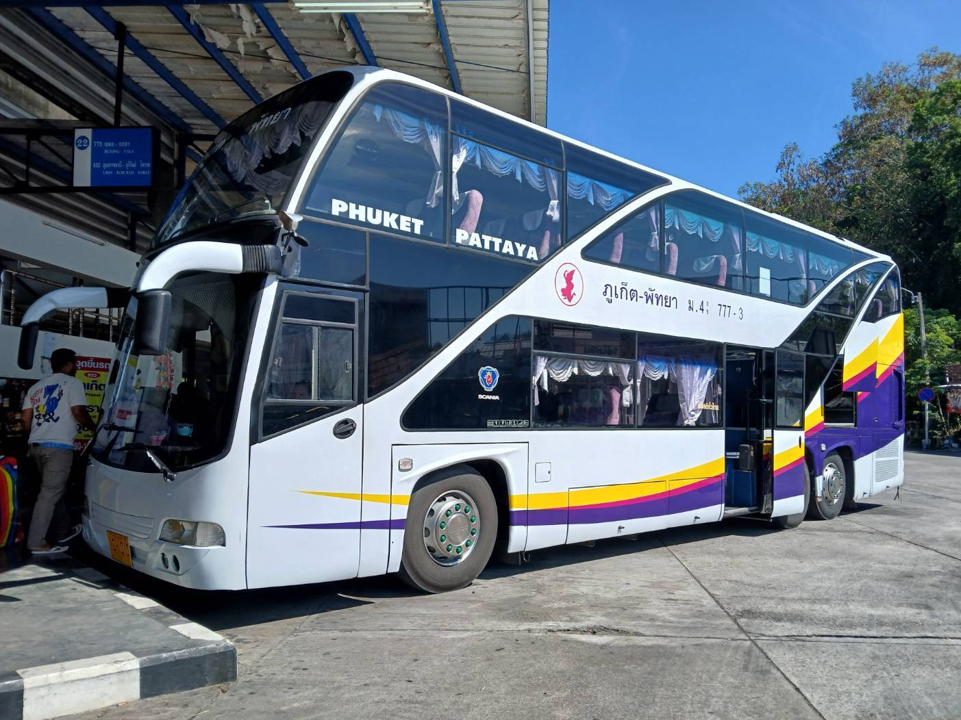芭堤雅 (Pattaya)到普吉府 (Phuket) Bus Sawasdee All Thai 大巴
