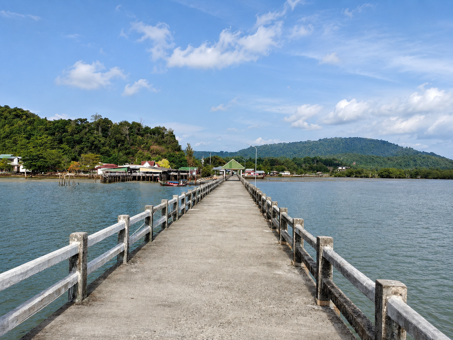 Laem Hin Pier