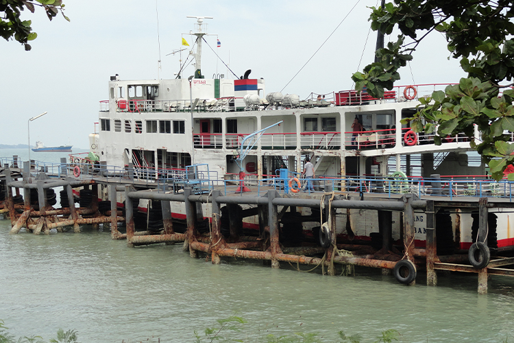 Raja Ferry Donsak Pier